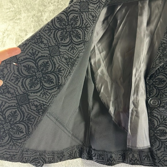 Rampage Blazer Women’s L Black w/ Velvet Textured Geometric Floral Pattern - Picture 5 of 6